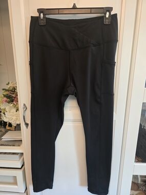 Black High-Waist Leggings with Side Pockets